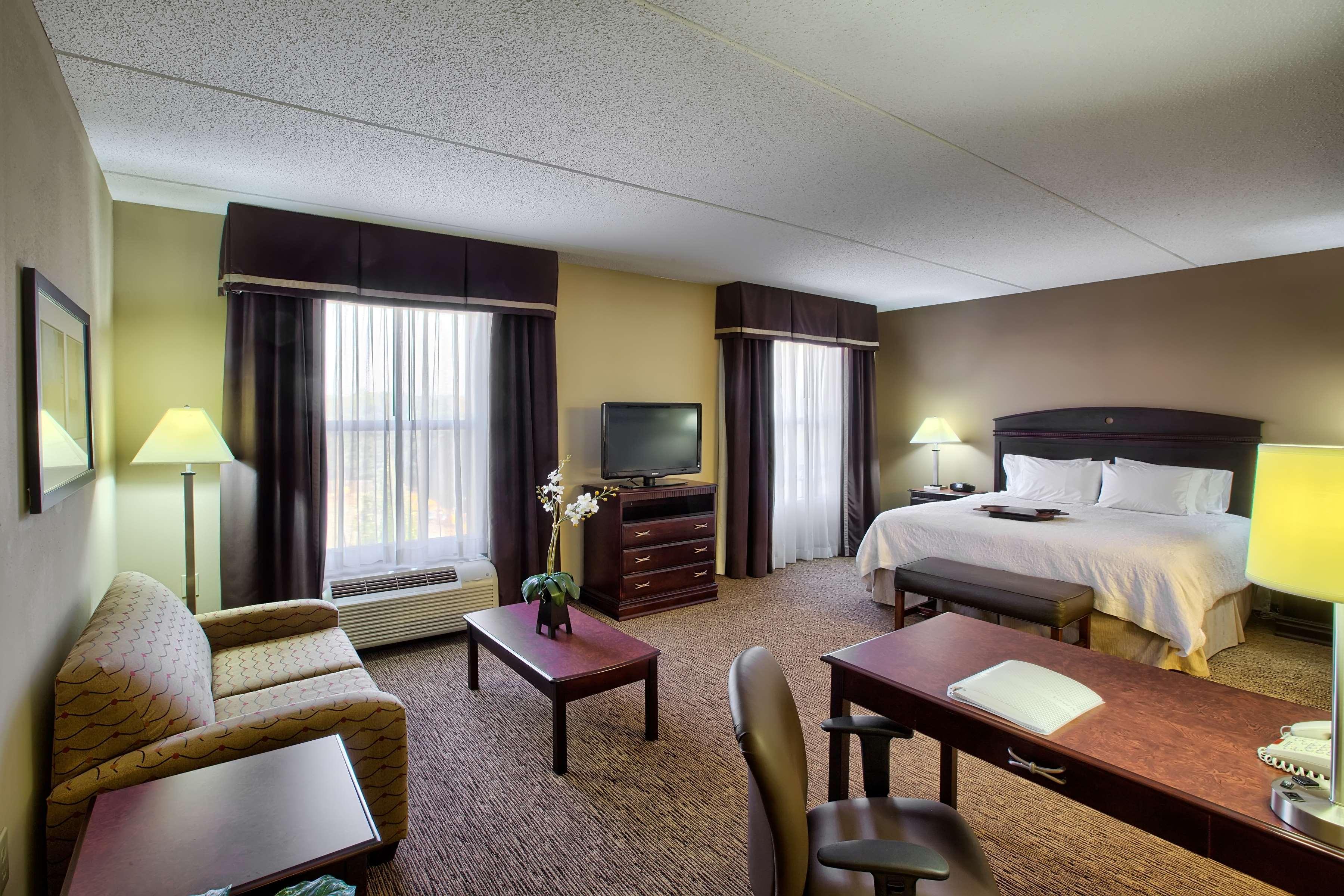 Hampton Inn & Suites Бёрлингтон Экстерьер фото