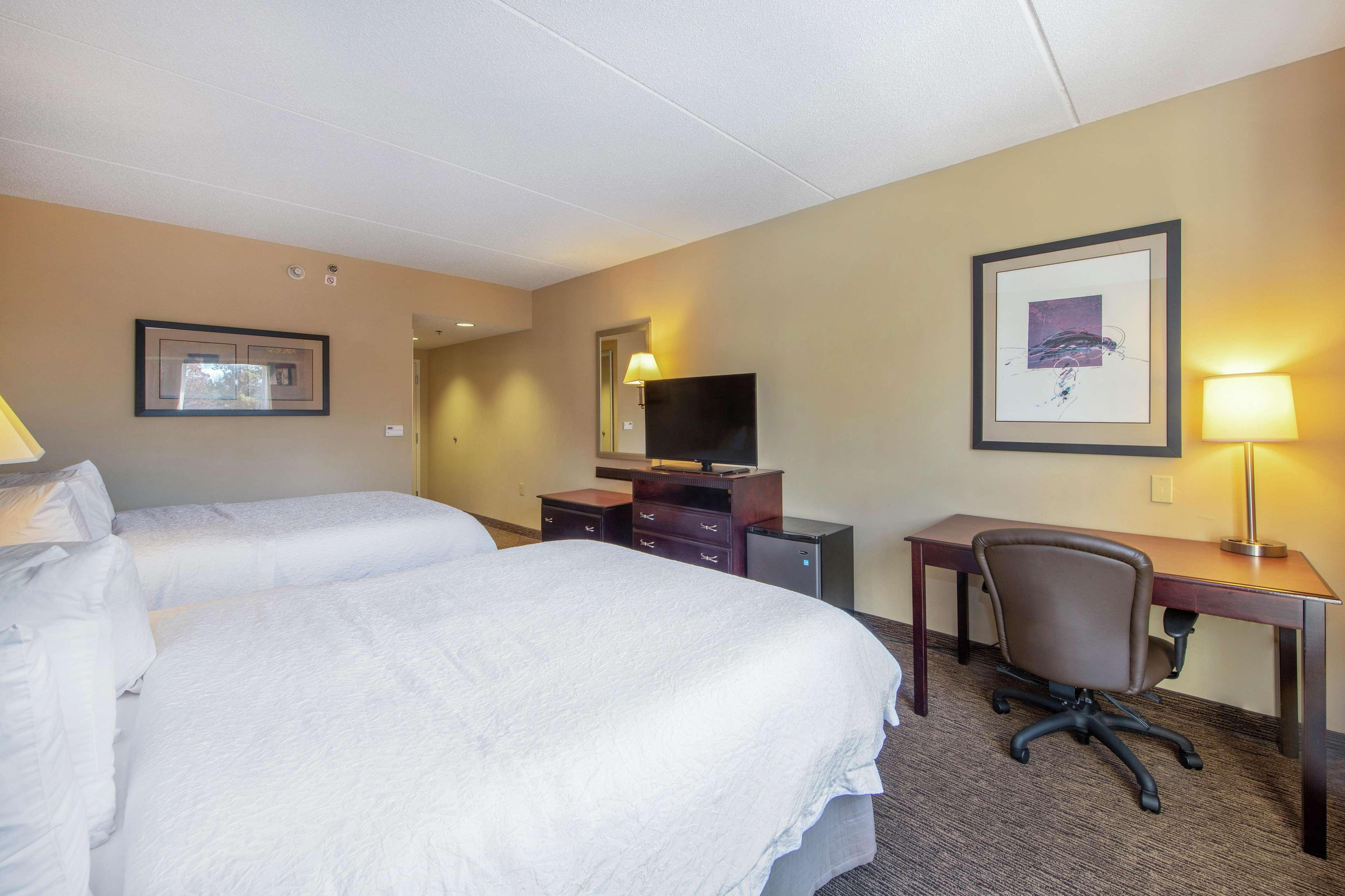 Hampton Inn & Suites Бёрлингтон Экстерьер фото