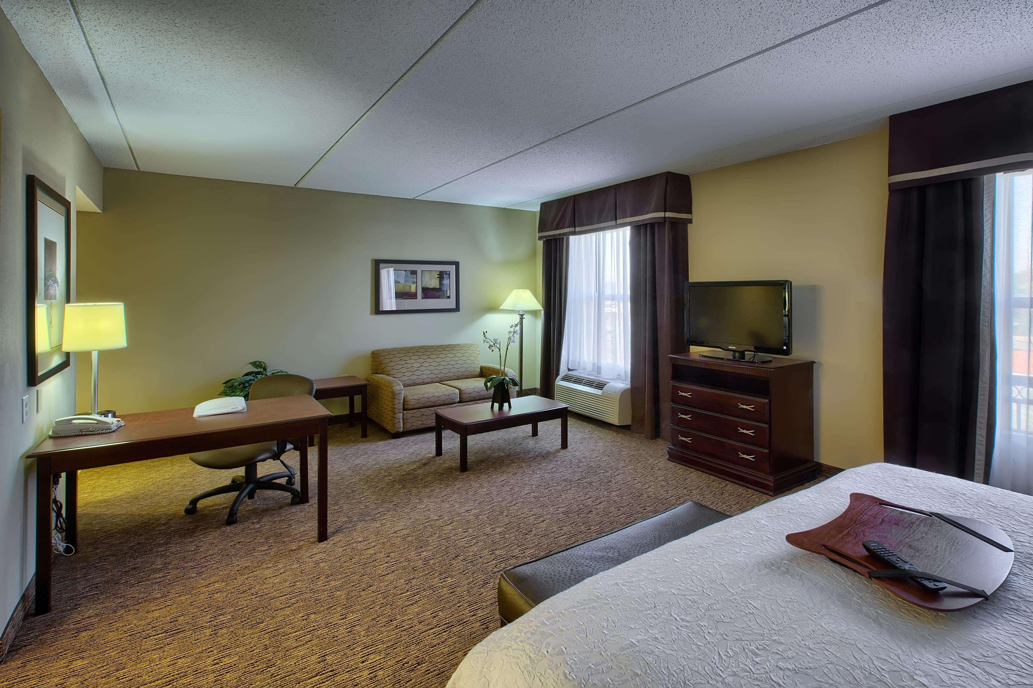 Hampton Inn & Suites Бёрлингтон Экстерьер фото