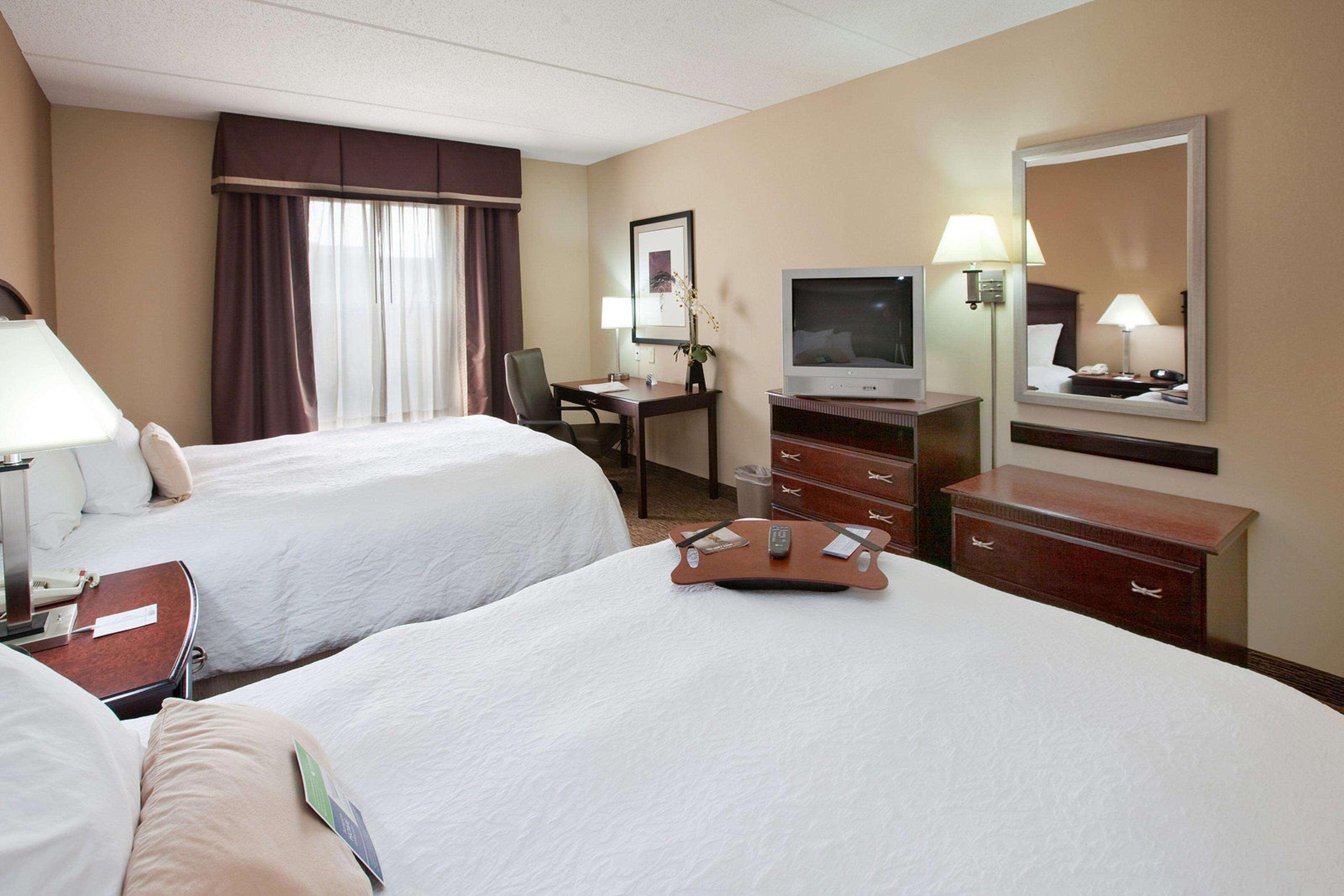 Hampton Inn & Suites Бёрлингтон Номер фото
