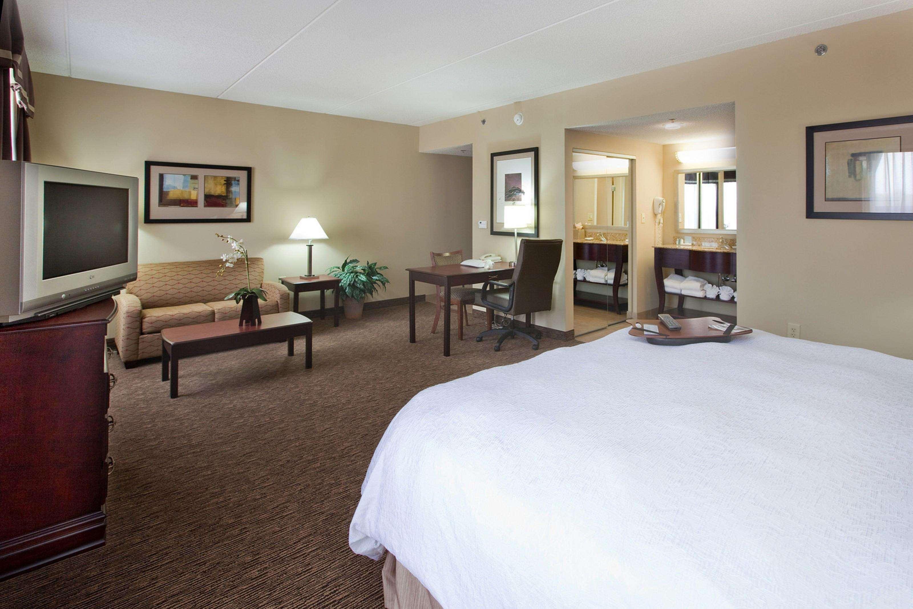 Hampton Inn & Suites Бёрлингтон Номер фото