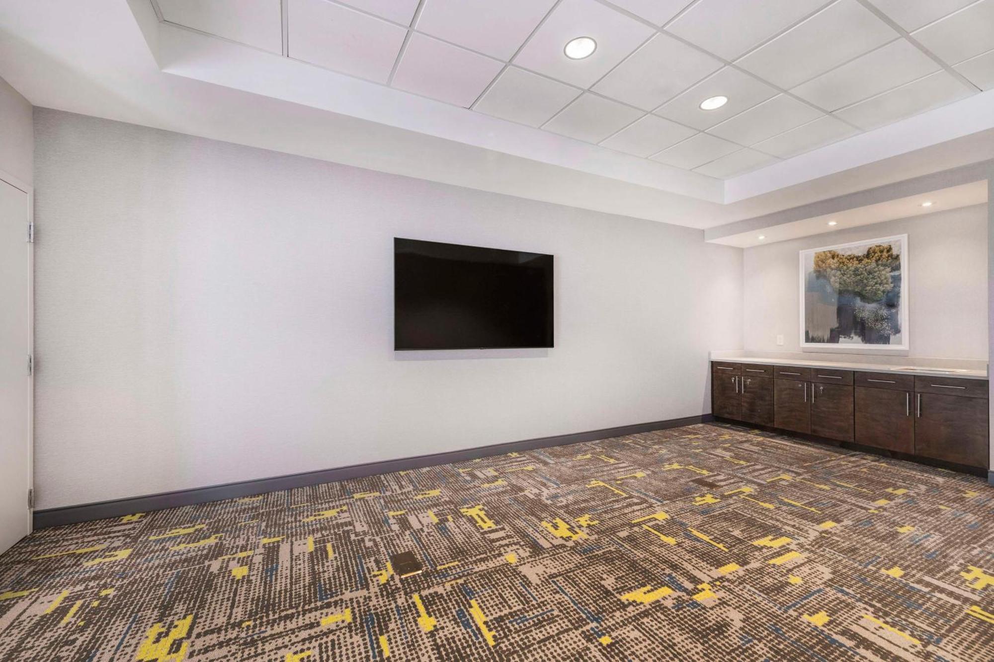 Hampton Inn & Suites Бёрлингтон Экстерьер фото