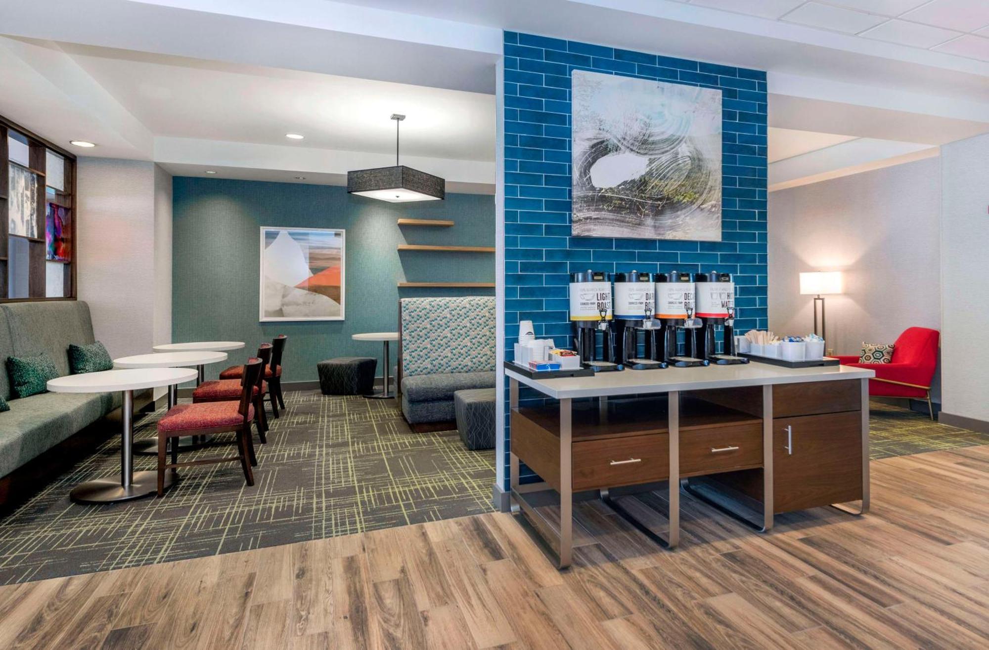 Hampton Inn & Suites Бёрлингтон Экстерьер фото
