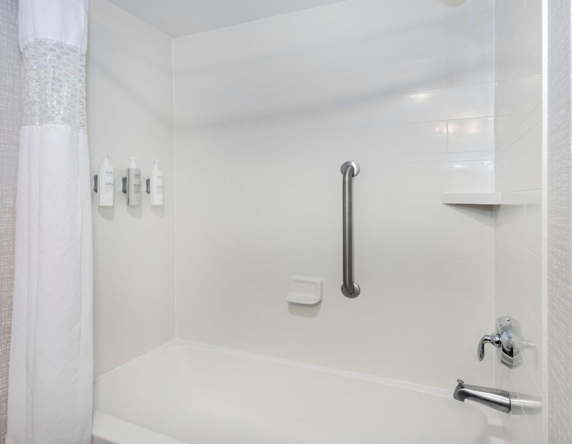 Hampton Inn & Suites Бёрлингтон Экстерьер фото