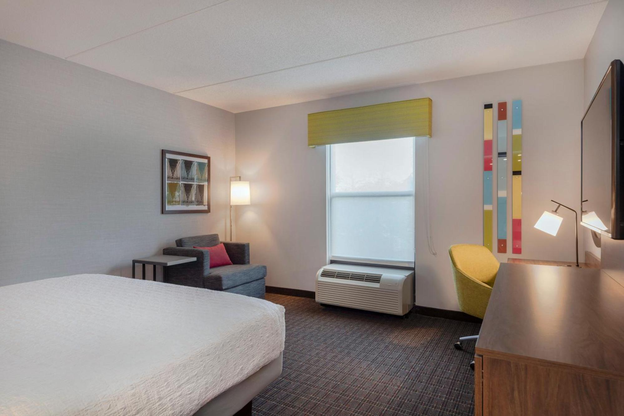 Hampton Inn & Suites Бёрлингтон Экстерьер фото