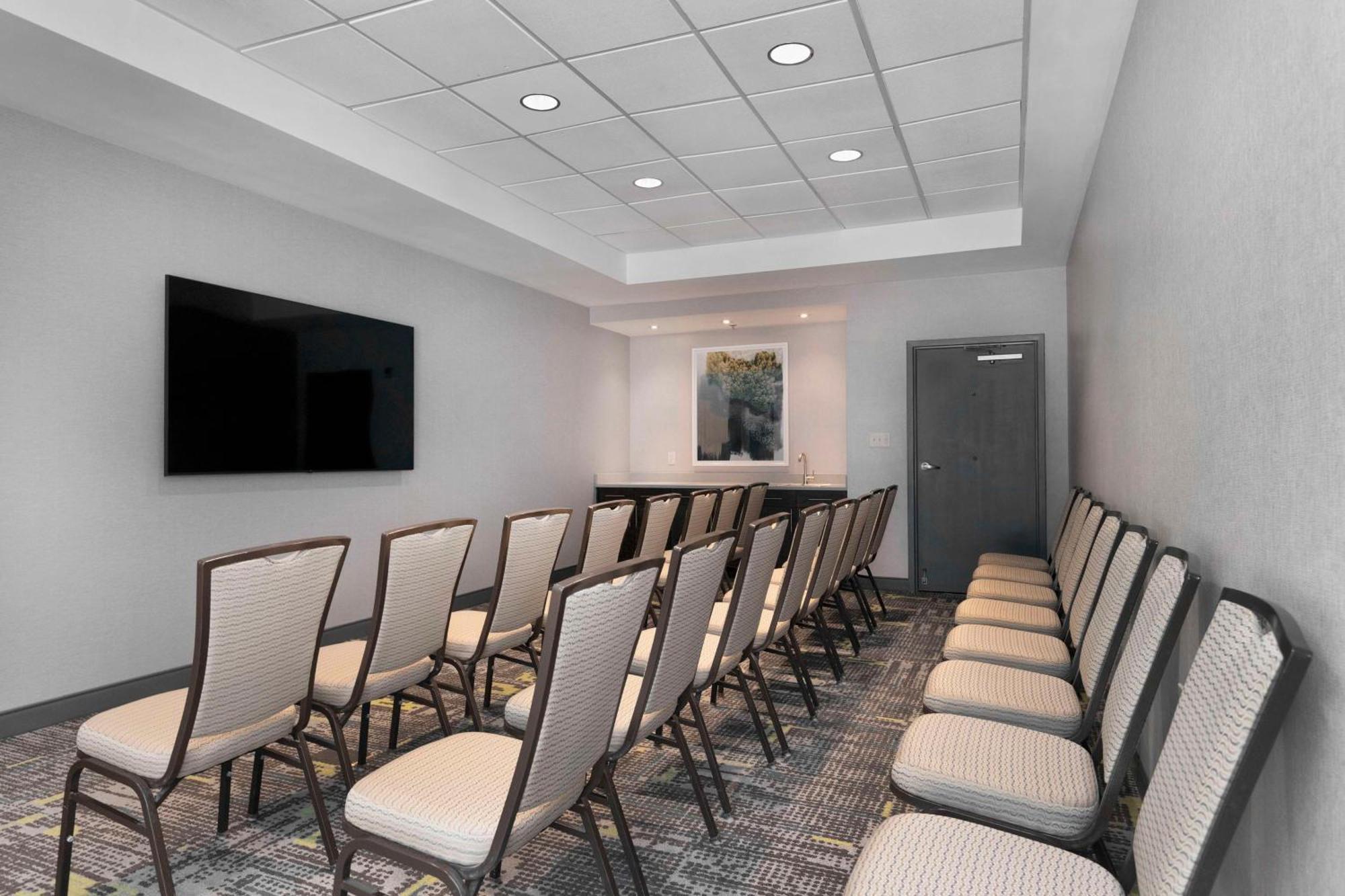 Hampton Inn & Suites Бёрлингтон Экстерьер фото