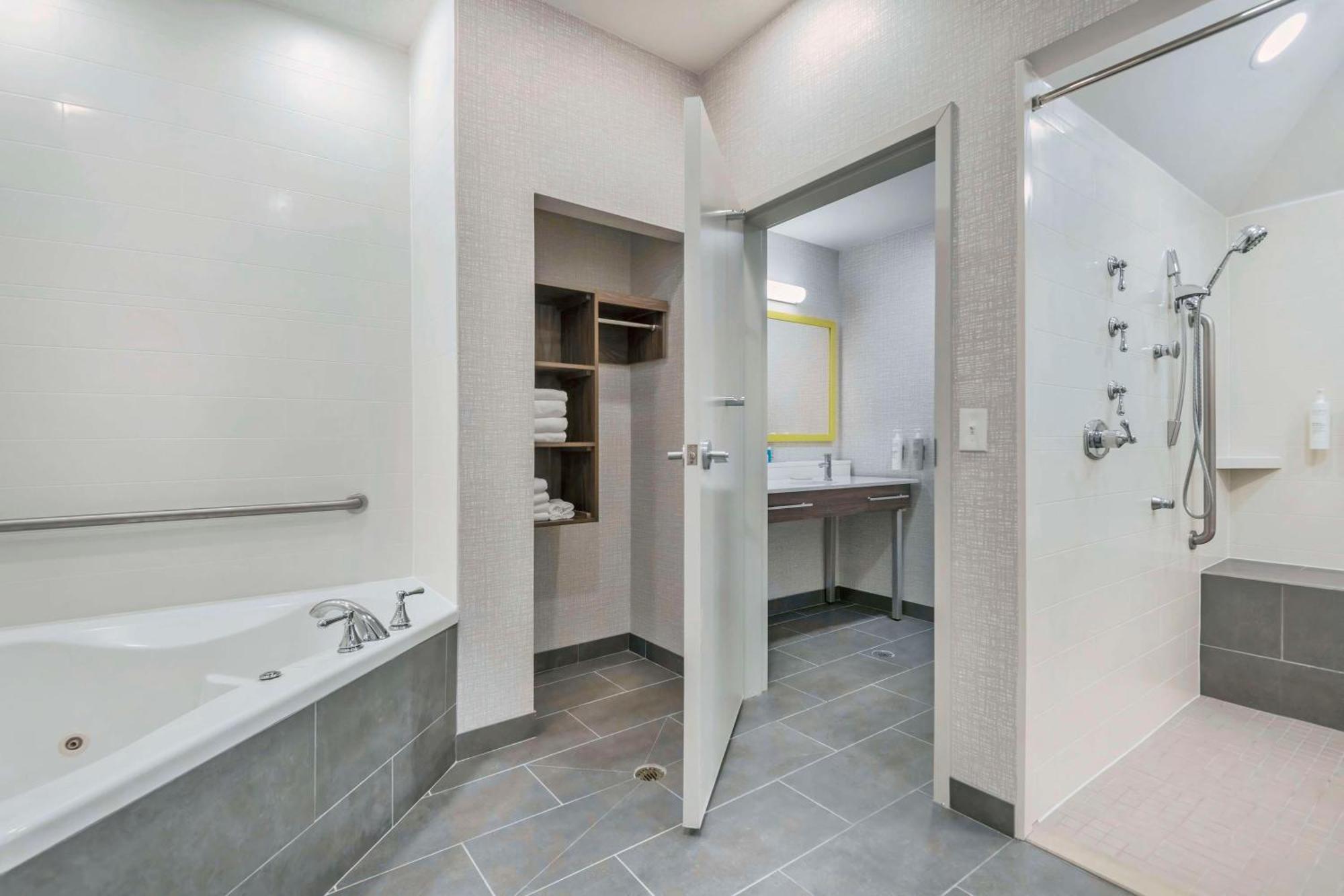 Hampton Inn & Suites Бёрлингтон Экстерьер фото