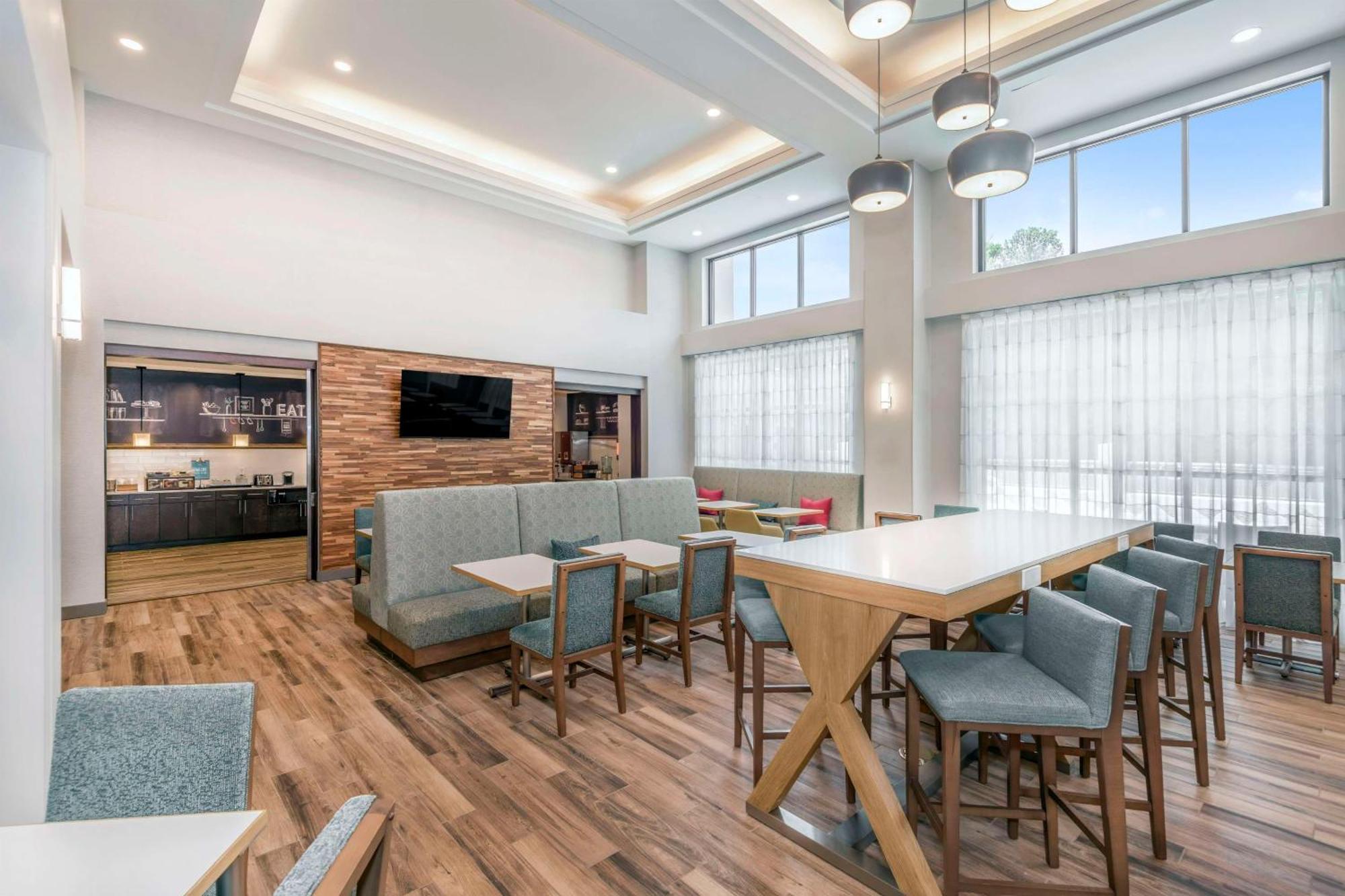 Hampton Inn & Suites Бёрлингтон Экстерьер фото