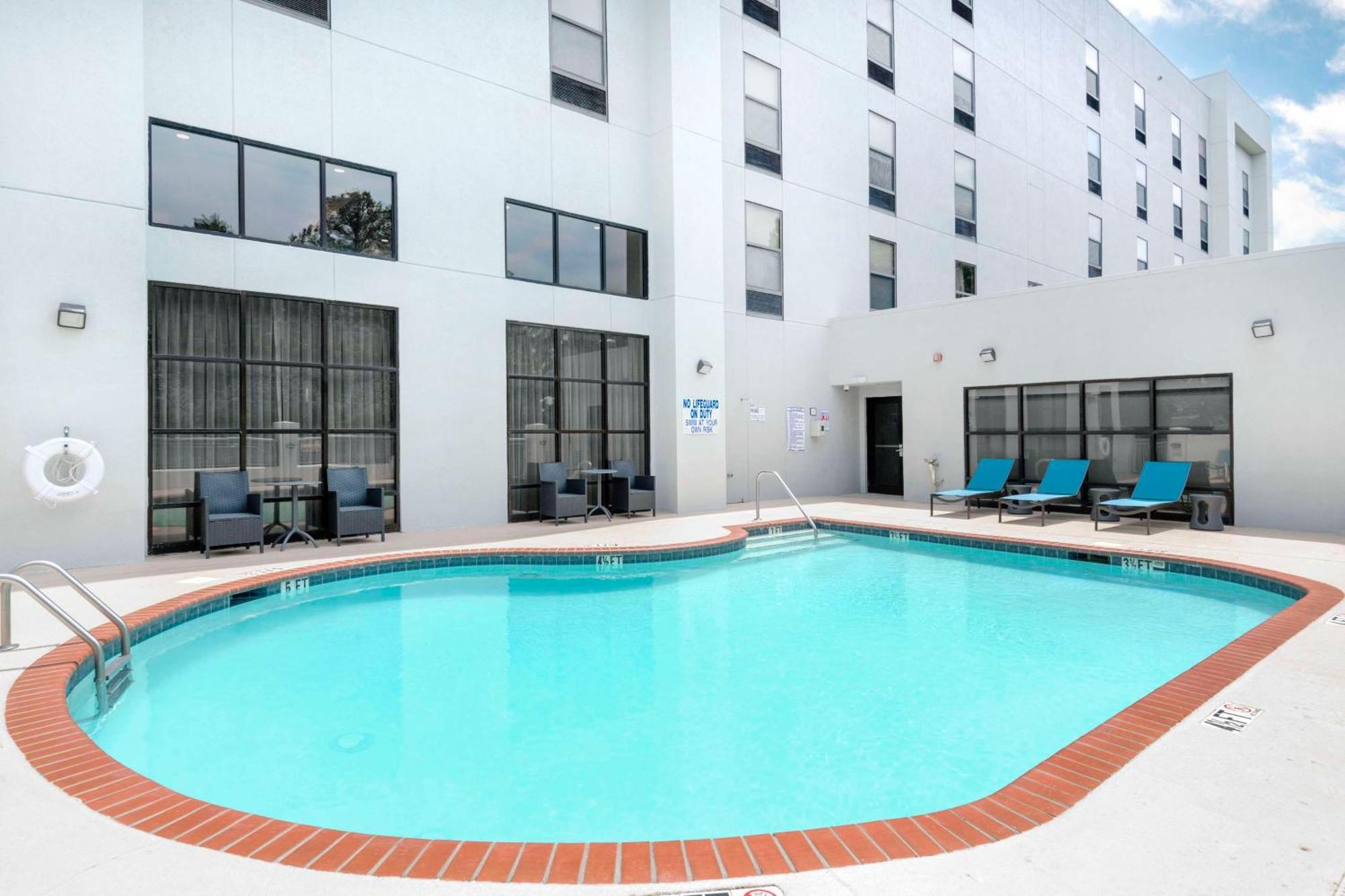 Hampton Inn & Suites Бёрлингтон Экстерьер фото