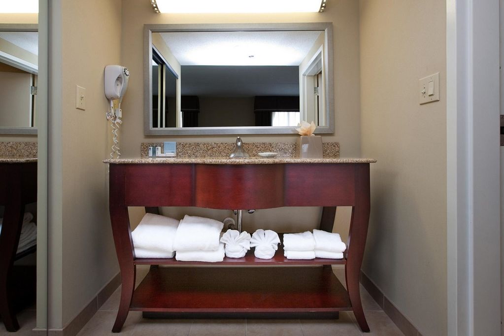 Hampton Inn & Suites Бёрлингтон Номер фото